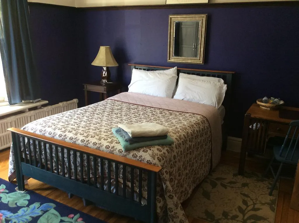 Elliott House Bed & Breakfast Toronto