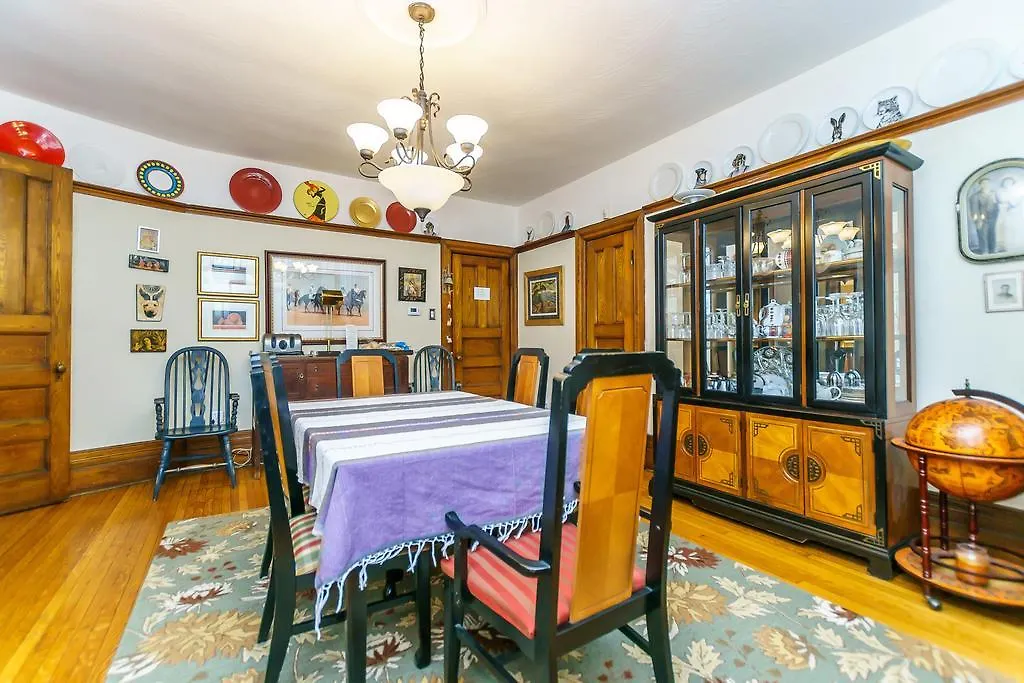 Elliott House Bed & Breakfast Toronto Canada