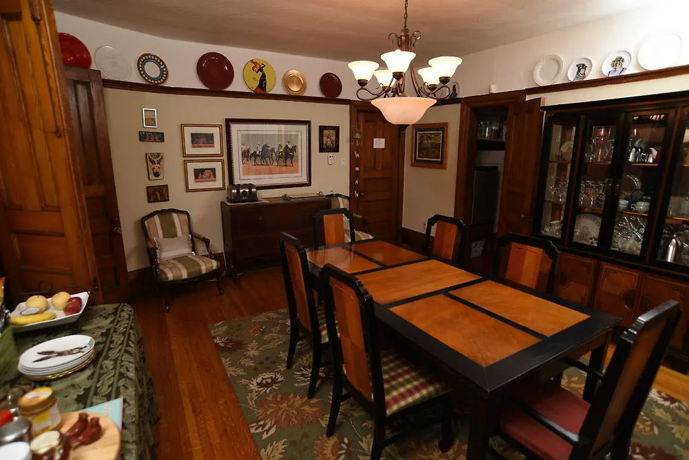 Elliott House Bed & Breakfast Toronto